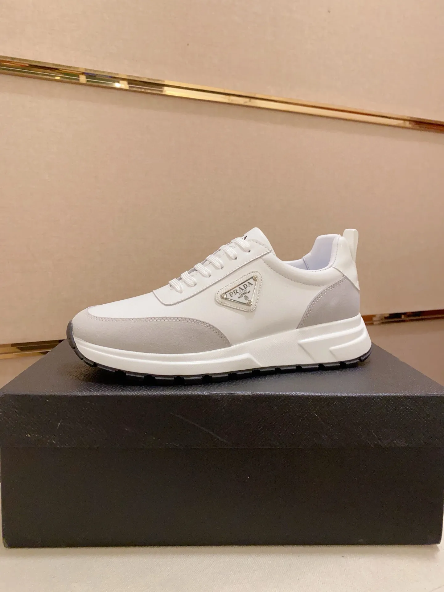 Men's shoes 💰: 500💰 [Prada～Prada] Trendy new styles are on the market. Same style as the official website. Counter quality. Original matching. [Strong] [Strong] Selected first-layer cowhide fabric. Comfortable and breathable sheepskin lining, fine workmanship, upper layer made of 100% pure cowhide, original last shape, comfortable on the feet, shoe sizes 38 to 44